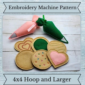 Peut inclure: Patron de broderie pour machine à broder pour un ensemble de biscuits en feutre et de poches à douille. Les biscuits sont de formes variées, notamment des cœurs, des cercles et un biscuit avec des pépites. Les poches à douille sont rose et verte. Le patron est pour un cerceau de 4x4 et plus grand.