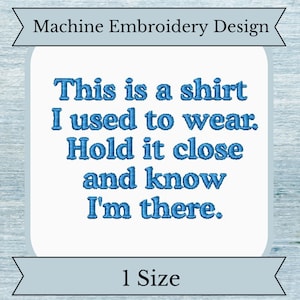 Puede incluir: Diseño de bordado a máquina para una camiseta con el texto "This is a shirt I used to wear. Hold it close and know I'm there." El diseño está en texto azul sobre fondo blanco. Una talla.