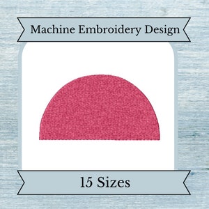 Puede incluir: Diseño de bordado a máquina de un semicírculo rosa. El diseño está disponible en 15 tamaños.