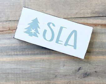 Sea Starfish Tree Sign, winter beach sign, coastal Christmas decor, beach Christmas tree starfish decor, coastal Christmas Ornament