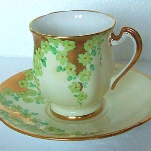 Prachtige Royal Standard Bone China Tulpvorm Lelie op een Gouden Vijver Koffieblikje, Koffiekopje, Espressokopje