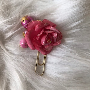 Paperclip Red Rose con cuentas magenta, hardware de oro, Erin Condren, planificador feliz, Travelersnotebook.