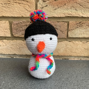 Schneemann Plüsch Weihnachtsdeko - Gehäkelt - ca. 16cm