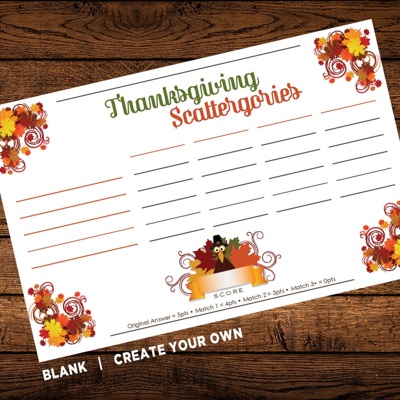 Op de afbeelding: Een printbaar Thanksgiving Scattergories-spelblad met een kalkoenillustratie en een rand van herfstbladeren. Het spelblad bevat een scoretabel en instructies om je eigen categorie&euml;n te maken.
