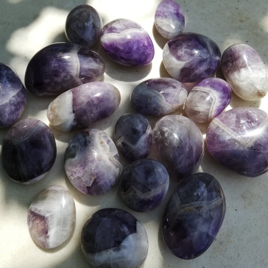 Améthyste Chevron Palm Stones, Moyen et Grand, Cristaux de Protection, Guérison, Outil Méditation