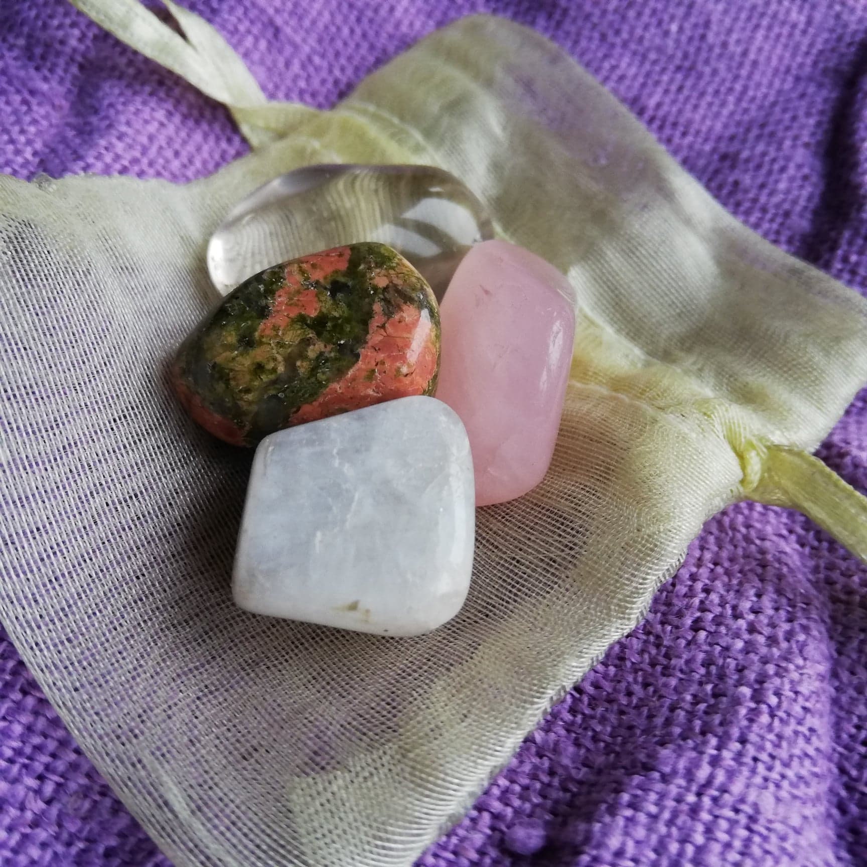 Petit Sac de Cristaux Fertilité/Comprend Unakite Pierre Lune Quartz Rose Clair Guérison Des Cristaux