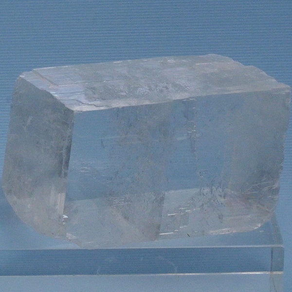Optical Calcite with Double Refraction Properties