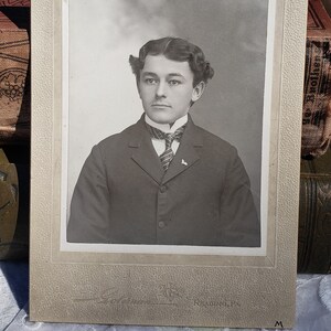Fotografía antigua, tarjeta de gabinete, foto de hombre bien vestido, fotografía victoriana original, decoración gótica, finales del siglo XIX, fotografía en blanco y negro