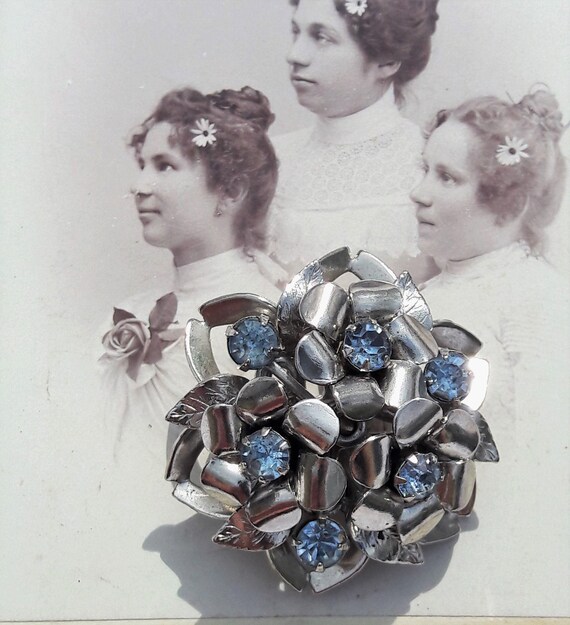 Vintage Coro Brooch, Modernist Flower Lapel Pin, … - image 1