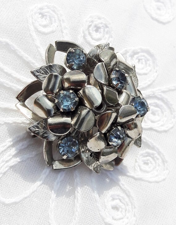 Vintage Coro Brooch, Modernist Flower Lapel Pin, … - image 3