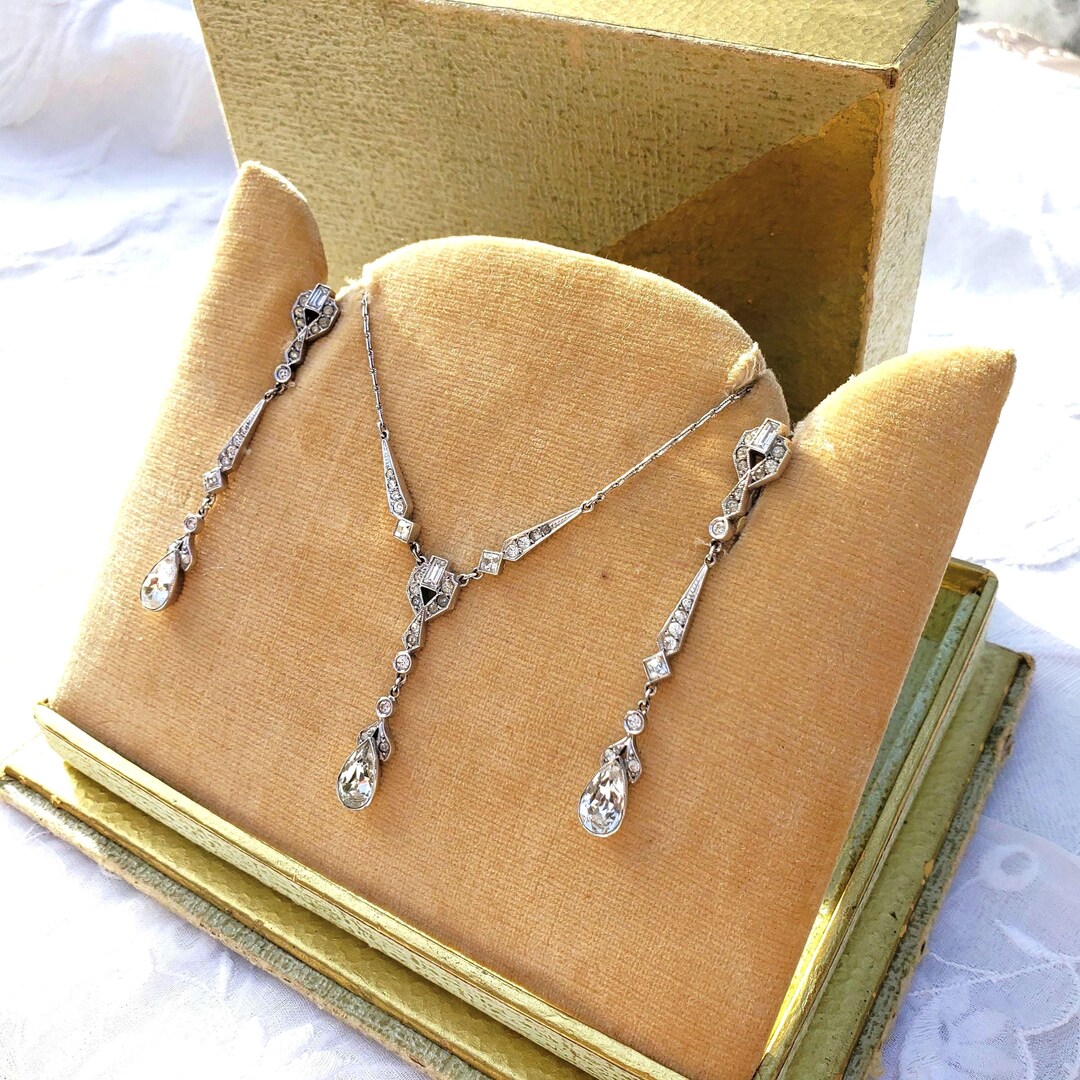 Boucles D'Oreilles Clous Anciens - Doré Et Strass Blanc - Style Vintage