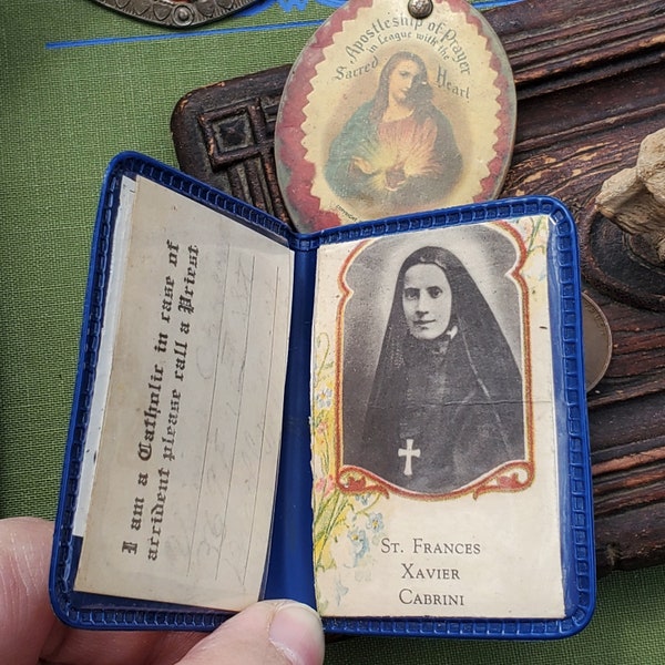 Vintage Pocket Shrine, St Frances X Cabrini, I AM A CATHOLIC, Sacred Heart of Jesus Badge, Catholic Souvenir, Travel Altar Protection Prayer