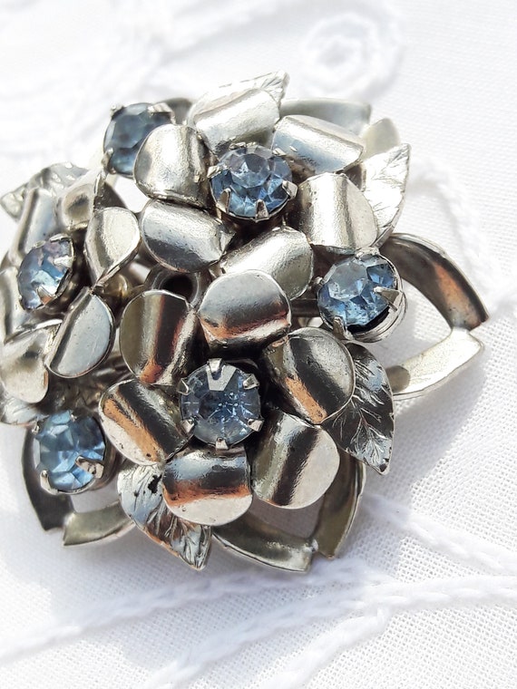 Vintage Coro Brooch, Modernist Flower Lapel Pin, … - image 7