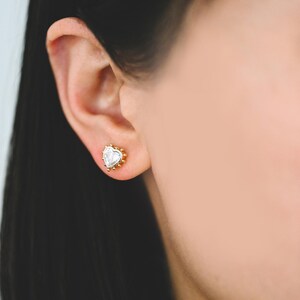 4 Stück CZ Pave Gold Teardrop / Herz / Rechteck Ohrringe, Zierliche Geometrische Ohrstecker (GB-4255)