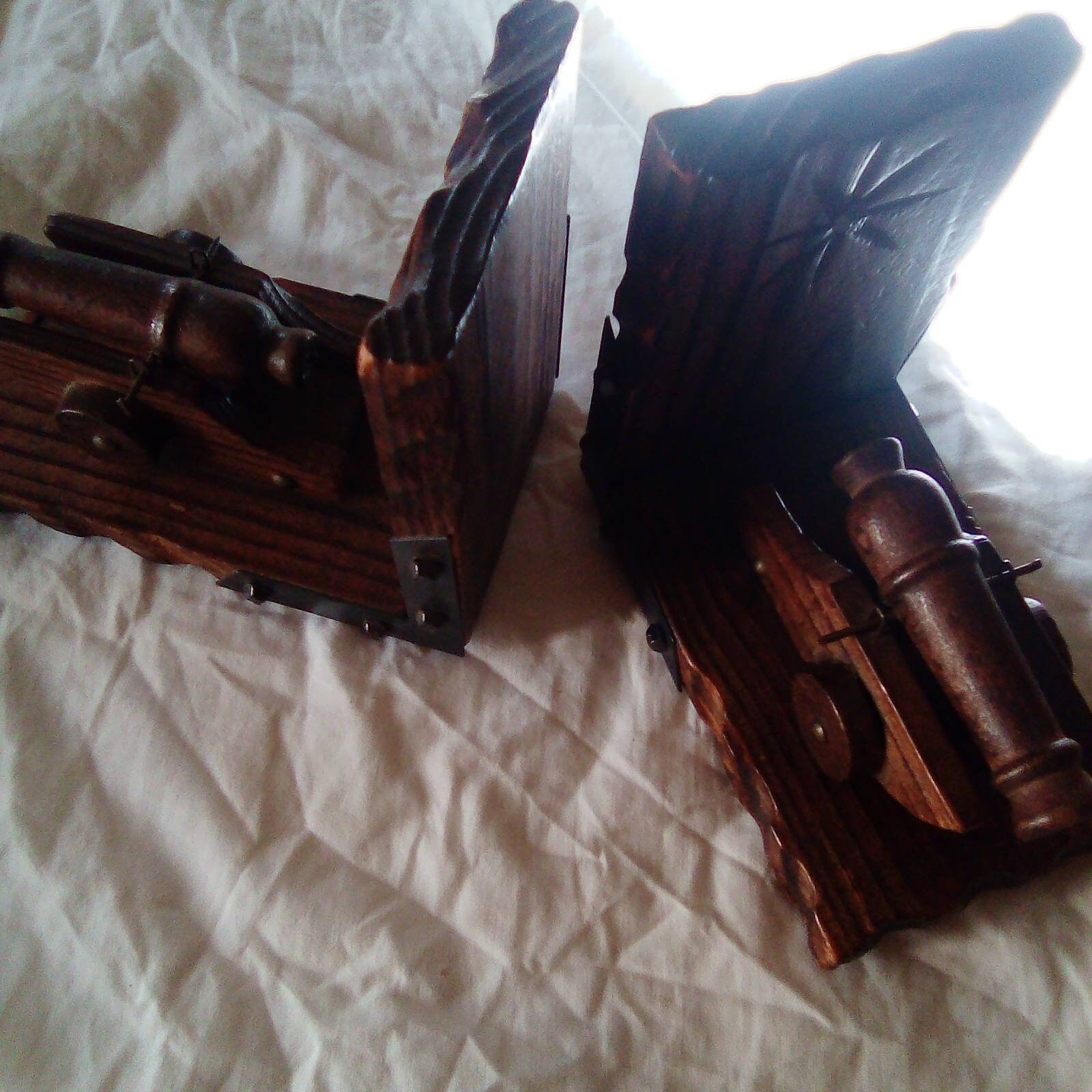 Grande Paire de Serre-Livres en Bois Canon/Figurines Vintage. Bois Rare et Collection avec Supports