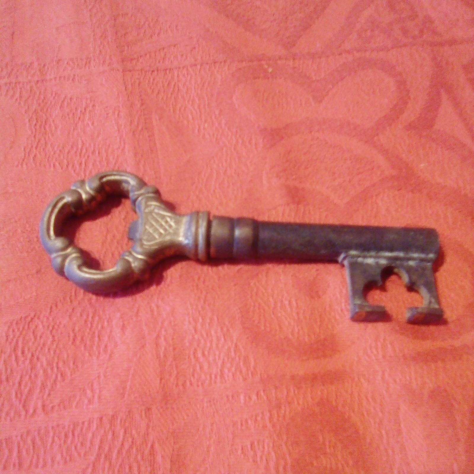 Vintage Français Patine Métal Laiton Tire-Bouchon, 1960S Mid Century Key France, Tire Bouchon Clé