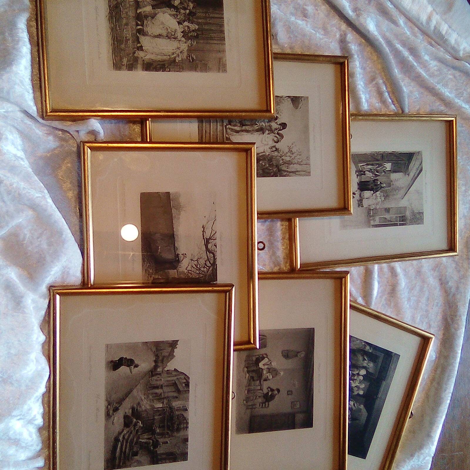 Collection d'estampes Lithographiques Encadrées Estampe Miniatures Dans Des Cadres Guildés Années 19