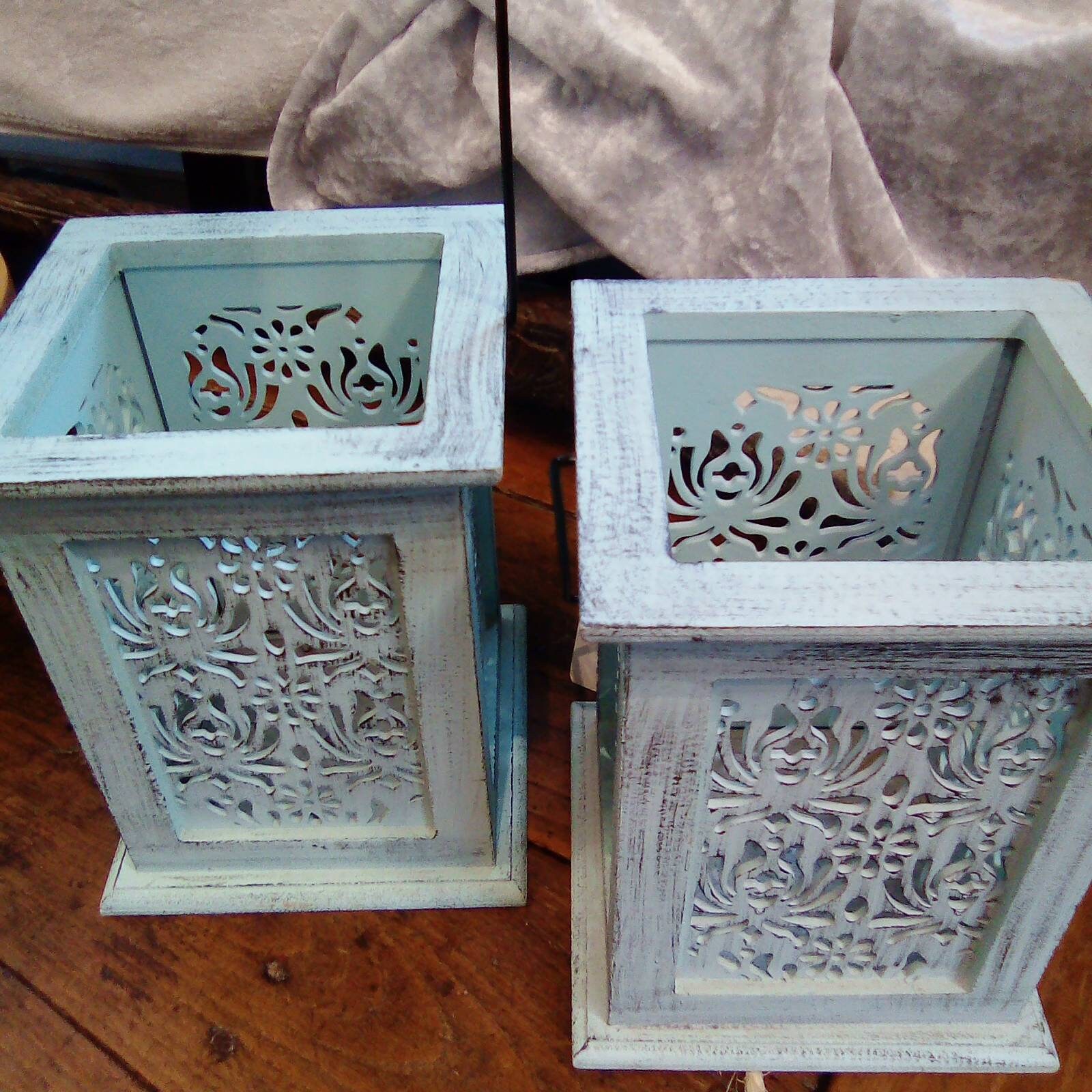 Paire de Lanternes en Bois. Bougeoirs. Accrochage Décoratif ou Plateau Table. Éclairage.