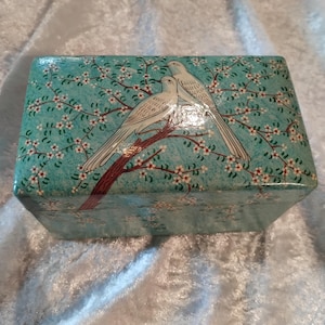 Belle boîte à cartes à jouer laquée asiatique. Motif oiseau colombe Excellent cadeau