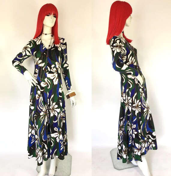 Vintage 1970s floral Hawaiian jersey dress / Sweep