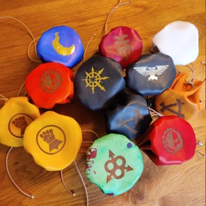 D&D-tärningspåse i läder – handgjord – tärningspåse – RPG-tärningspåse – Dungeons and Dragons – medeltida påse – spelpresent bild 8