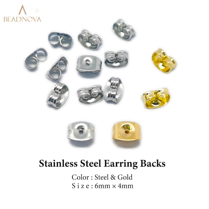 Puede incluir: Un conjunto de 14 respaldos para pendientes en plata y oro. Los respaldos para pendientes miden 6 mm por 4 mm.