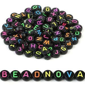 Alphabet ABC Buchstabe Schwarze Perlen Acryl Flache Runde Farbe Name Perlen Anfangswörter Freundschaftsarmband Pony Perlen Schüttgut Sortiert A-Z