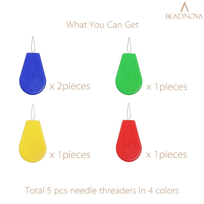 Pode incluir: Conjunto de 5 enfiadores de agulha em 4 cores: 2 azuis, 1 verde, 1 amarelo e 1 vermelho. O texto "What You Can Get" e "Total 5 pcs needle threaders in 4 colors" &eacute; vis&iacute;vel.