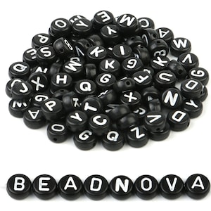 Schwarz ABC Buchstaben Alphabet Perlen Acryl Flache Runde Namensperlen Anfangsweiß Wort Freundschaftsarmband Ponyperlen Bulk Assorted Mixed A-Z