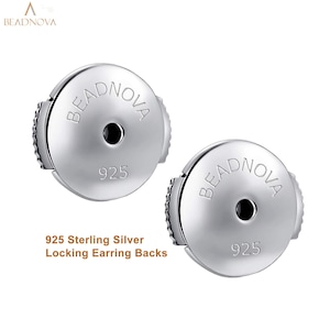 Peut inclure: Deux fermoirs de boucles d'oreilles argentés 925 en argent sterling. Les fermoirs sont ronds avec le mot "BEADNOVA" et le chiffre "925" gravés dessus. Les fermoirs ont un mécanisme de verrouillage sur le côté.