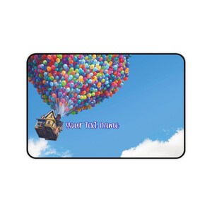 Alfombrilla de escritorio de la película Disney UP, divertida alfombrilla para juegos, decoración de oficina personalizada, regalo de aventura, alfombrilla de ratón XL con diseño de casa de globos para ordenador 12" × 18"