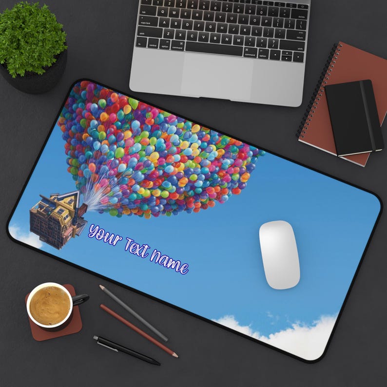 Alfombrilla de escritorio de la película Disney UP, divertida alfombrilla para juegos, decoración de oficina personalizada, regalo de aventura, alfombrilla de ratón XL con diseño de casa de globos para ordenador 16" × 32"