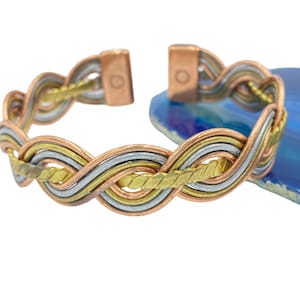 Magnetic Centre Twist Three Colour Bracelet