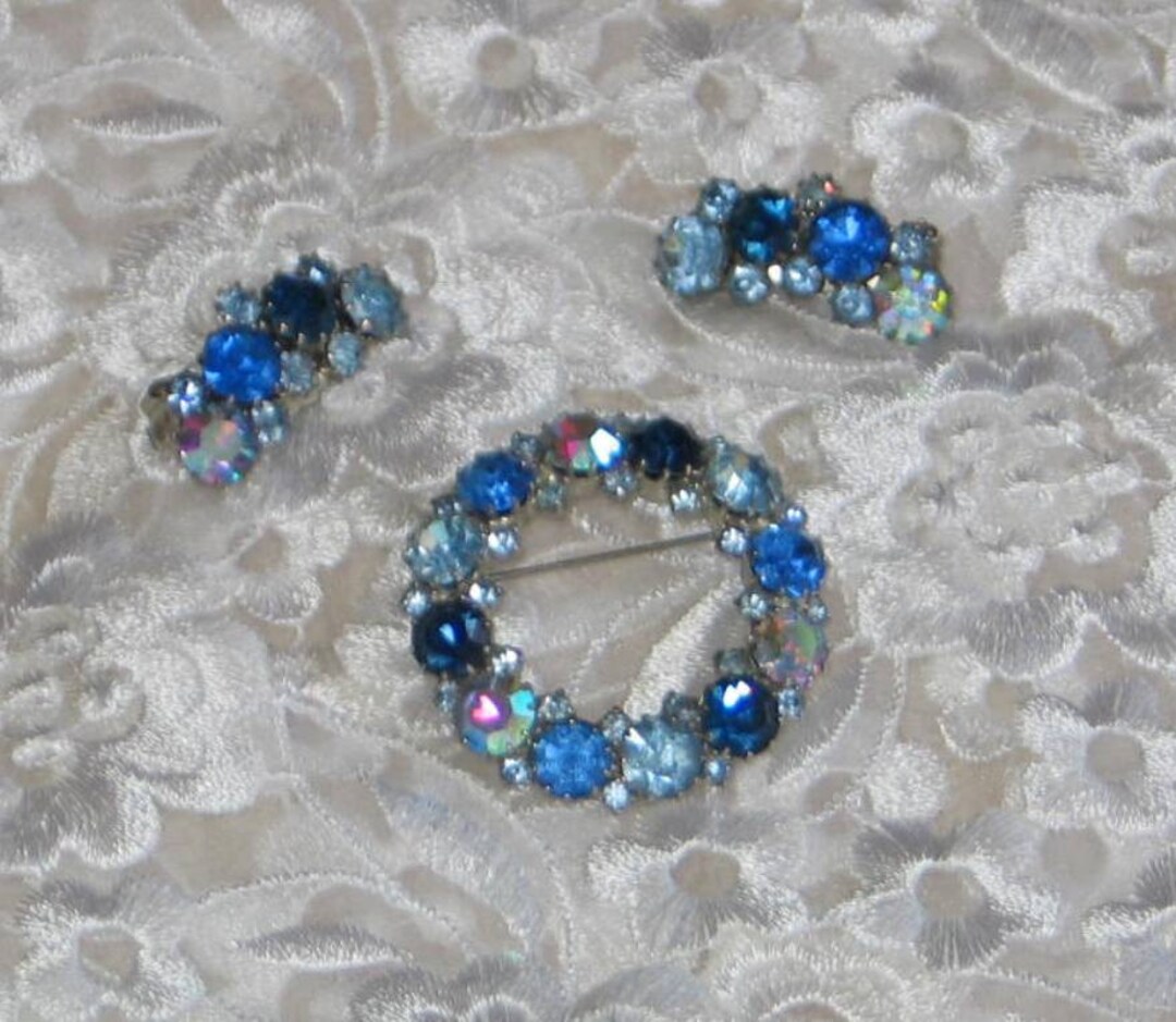 KARU Arke Vintage Jewelry Shades of Brilliant Blue Sparkling Brooch and