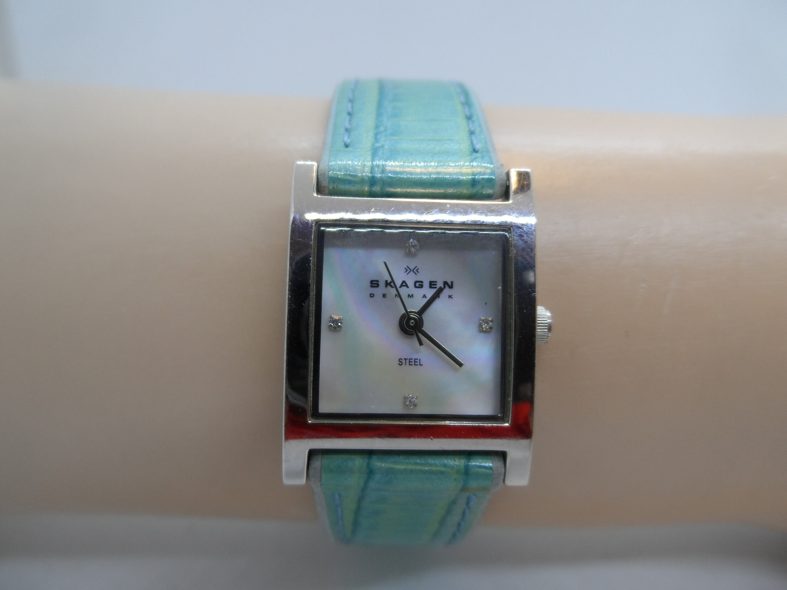 Skagen ladies watch clearance mother of pearl face