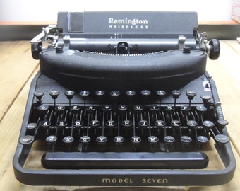 Vintage Remington Noiseless Model 7 Portable Typewriter Beautiful!, Circa Mid 1940's, WW2 Era