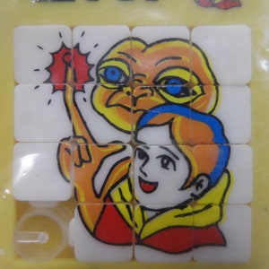 Vintage E.T The Extra Terrestrial sliding puzzle Key Chain, Original 1982 Merchandise. &quot;E.T&#39; With Kid Lighting His Finger Tip&quot;