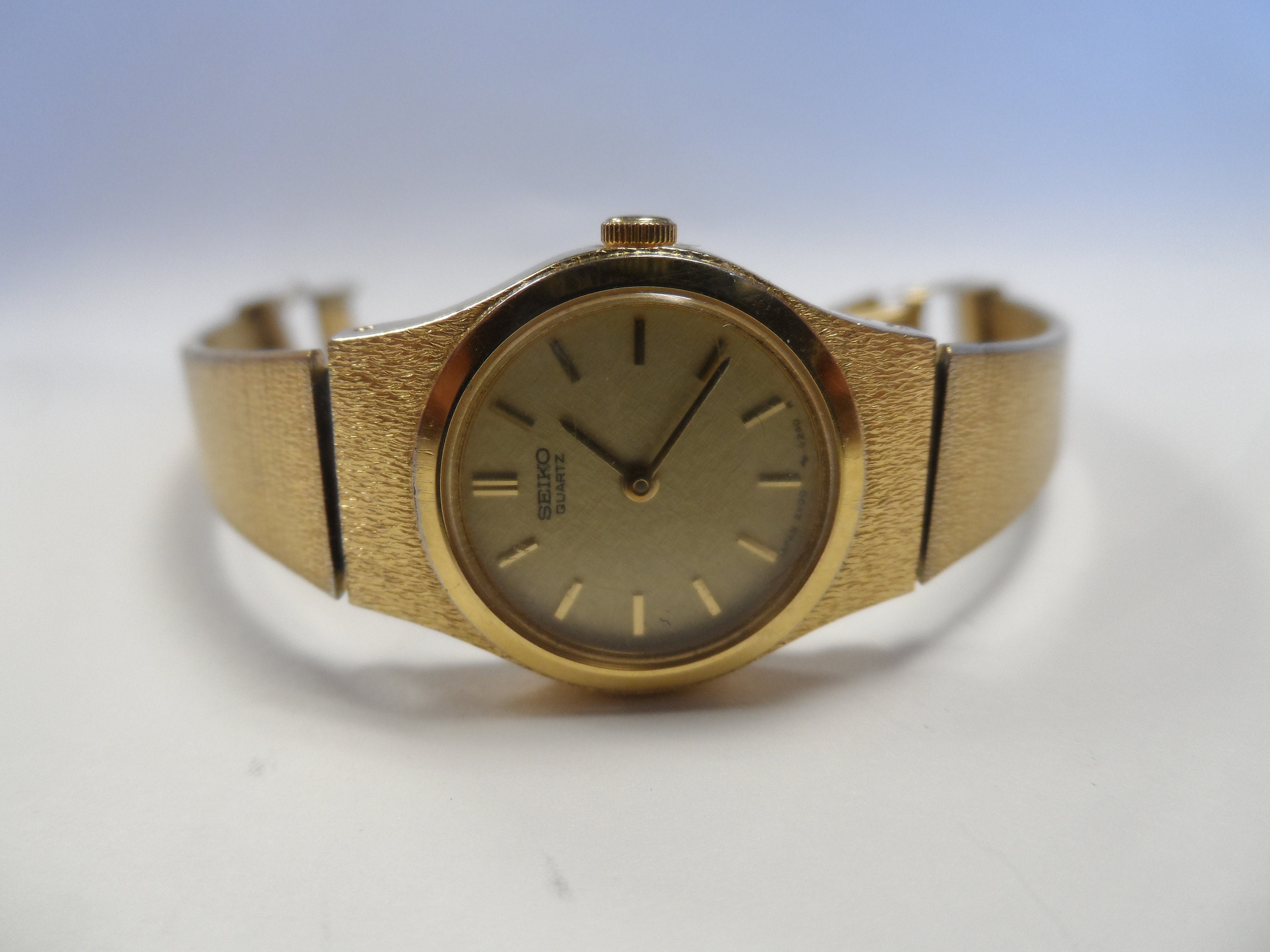 Vintage Seiko Quartz 2Y00 0010 Women's Wristwatch Gold - Etsy