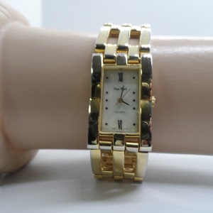 Vintage Gold Tone Pieve Nicol Ladies Quartz Watch