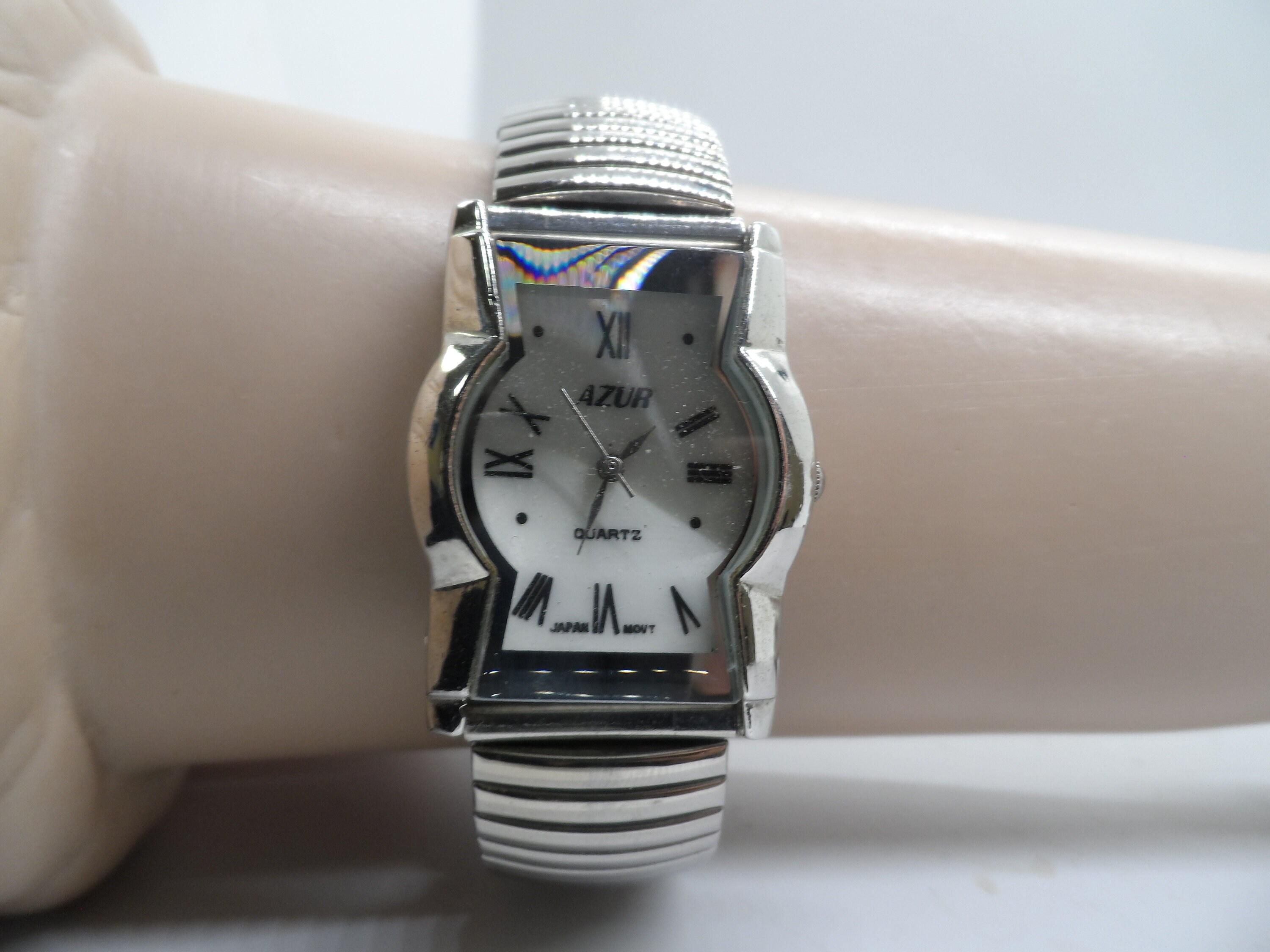 VINTAGE azur japan  SCHOOL BUS BUBBLE TOP White and Black Piano Key Watch Kiwame Tokyo Mune Usuki & Mune Kurotsuki Watch Review  main image 3