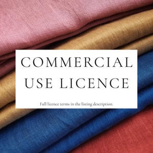Peut inclure: Couches de tissu empilées dans des tons de rose poudré, jaune moutarde, bleu profond et rouge terre cuite. Un encart rectangulaire blanc affiche le texte noir COMMERCIAL USE LICENCE et le texte plus petit Full licence terms in the listing description.