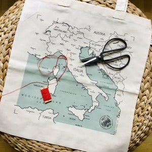 Carte d’ITALIE à broder imprimée sur coussin ou tote-bag