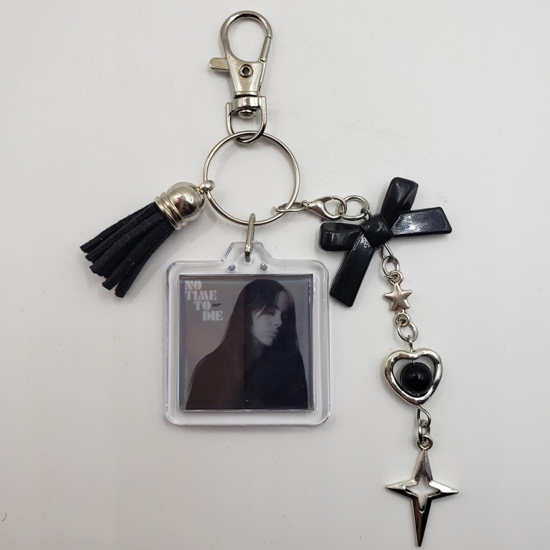 ミュージシャン Billie Eilish / Tour goods keycain s-l400.jpg