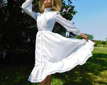 1970s Cotton Gunne Sax Long Sleeve Collared Prairie Dress size S/M