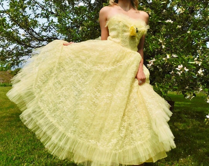 Featured listing image: 1950s Sweetheart Lace Tulle Cupcake Prom Dress with Yellow Rose size XS/S