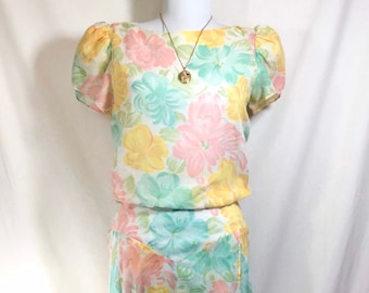 1980s Does 1940s Floral Day Dress with Fluttery Sleeves and Button-up Back size S