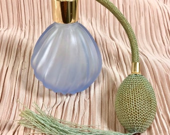 Vintage Swirl Glass Perfume Bottle with Functioning Tassel Atomizer