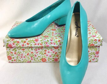 1980s Teal Chunky Heel Pleather Pumps and Original Box size 6M