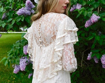 70s/80s Peach Lace Hi-Lo Wedding Dress with Cascading Ruffle Cape and Pearl Buttons size M