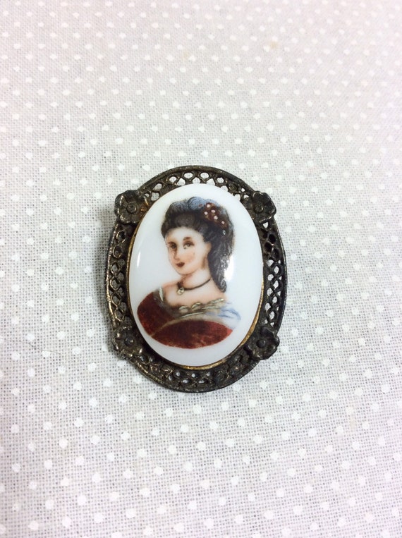 1970s Porcelain Painted Brunette Victorian Lady C… - image 3